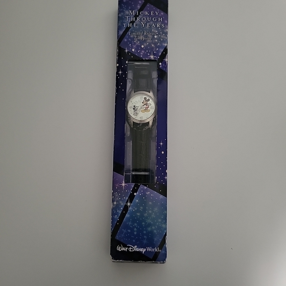 NEW WALT DISNEY WORLD LIMITED RELEASE EDITION TIMEPIECE BLACK WATCH MICKEY MOUSE